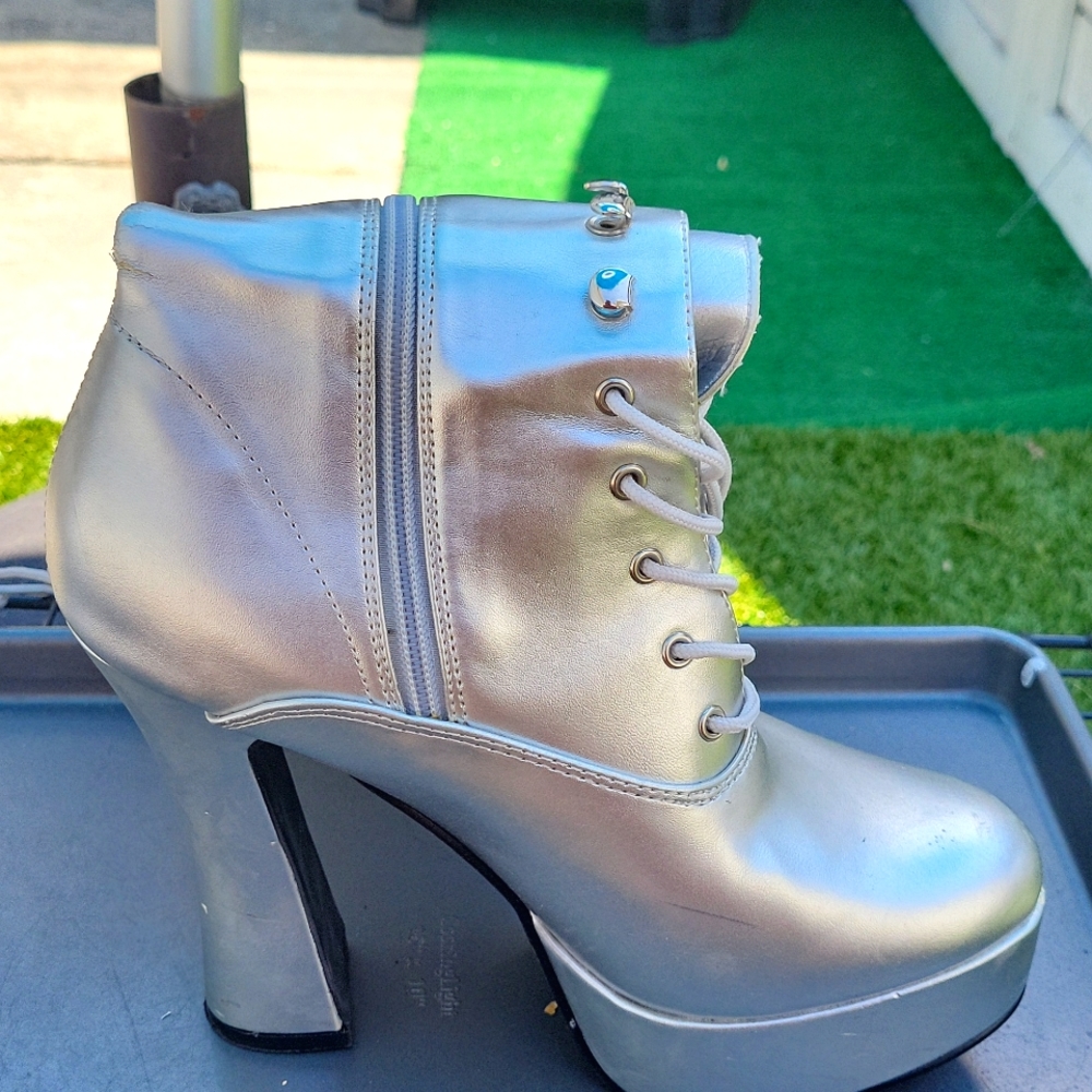 Pleaser Size 8 silver boots